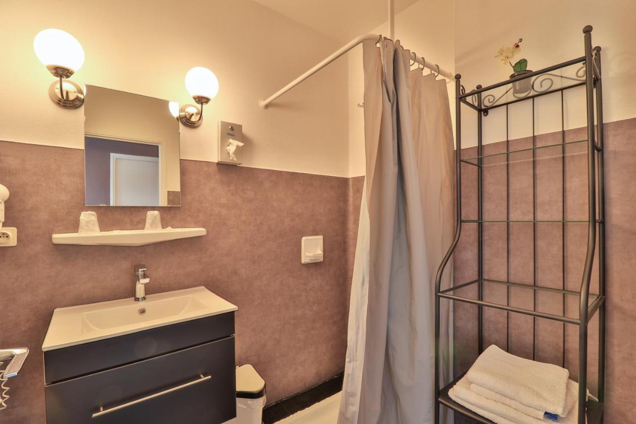 Hotel Les Flots Bleus Савин Экстерьер фото